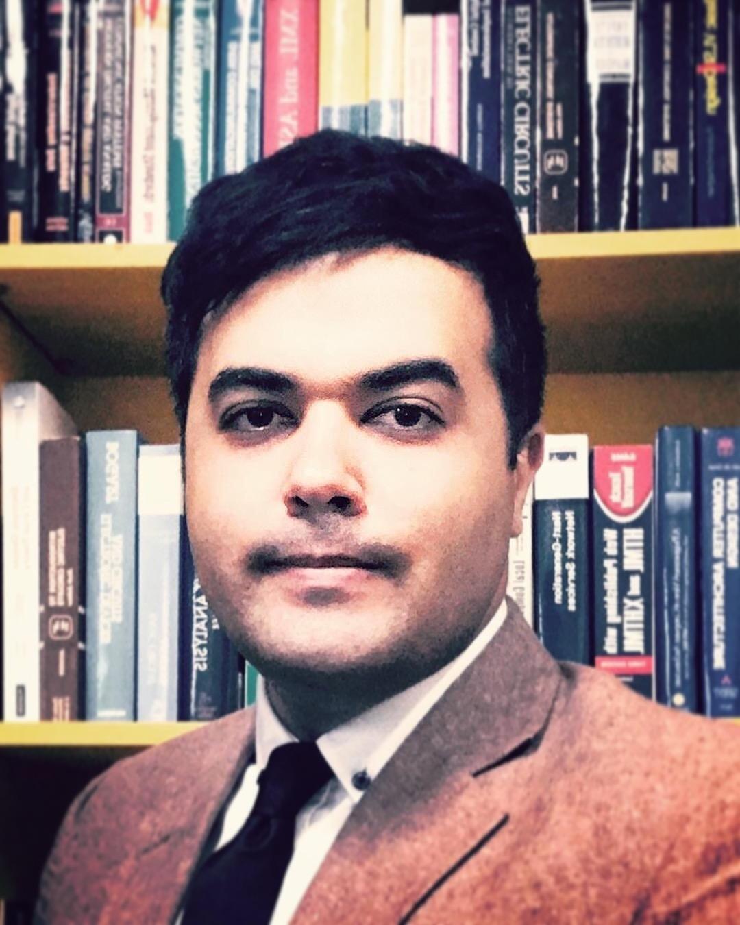 Portrait of Dr Alireza Jolfaei